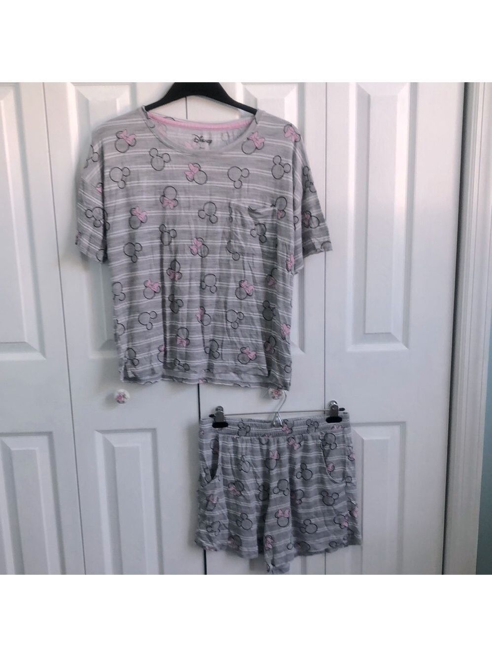 Disney Minnie Mouse T-shirt and Shorts Pajama Set Size Small Fits Medium